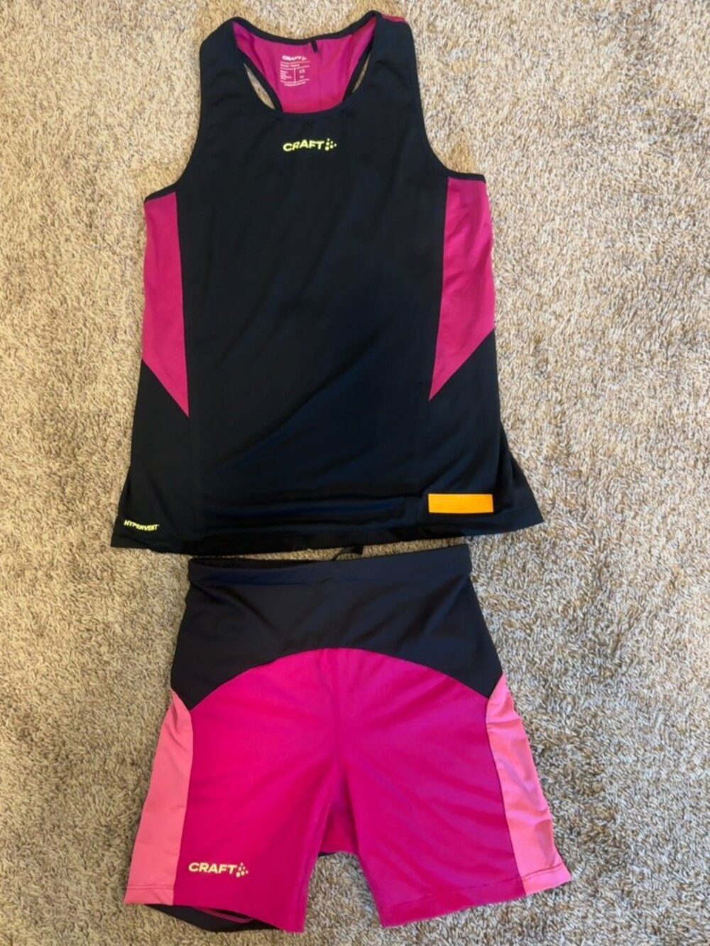 Craft Pro Running Hypervent Women's XS Running Tank & 4" Shorts 2-Piece Set Pink